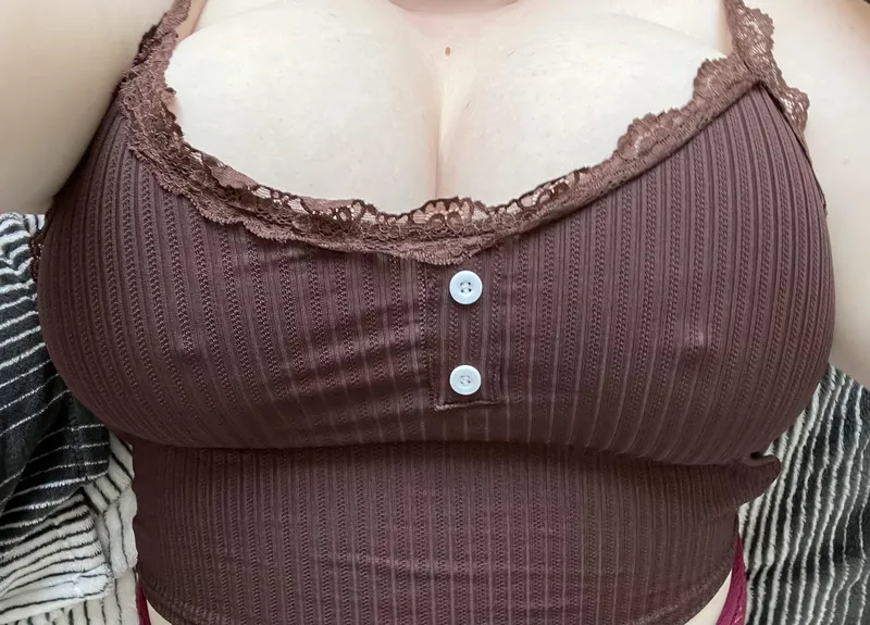 Thumbnail Ditching Bras: The Unnecessary Accessory Trend