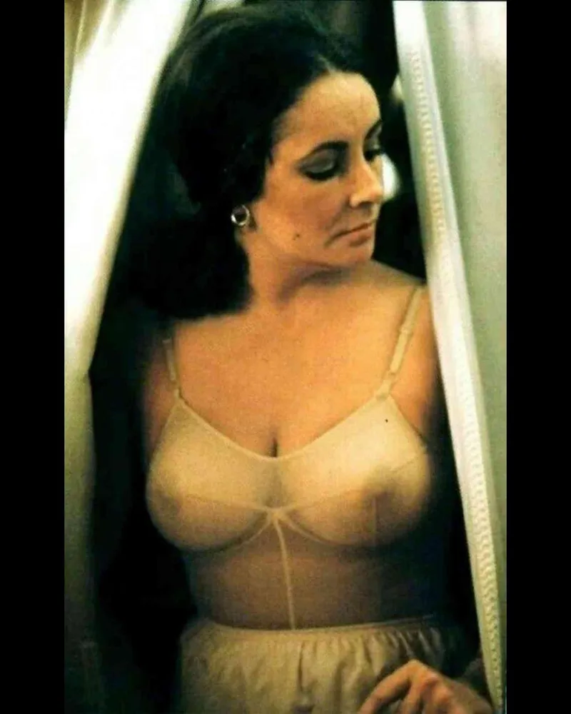 Thumbnail Elizabeth Taylor: Legendary Beauty of Celebswithbigtits