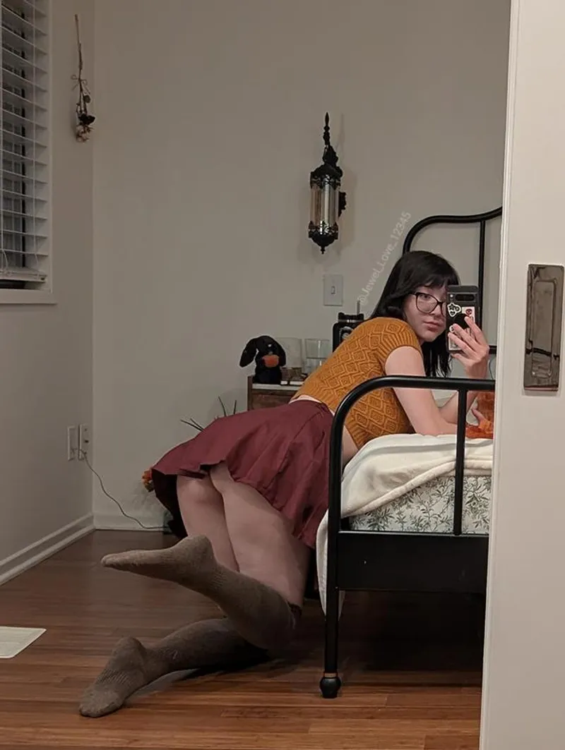 Thumbnail Exploring Views: Tempting Content by Jewel_Love_12345 in the Booty Category