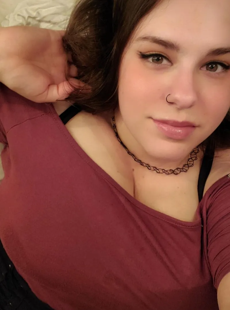Thumbnail Bold Beauty: Fat with a Stunning Face | Suspicious-Comfort-