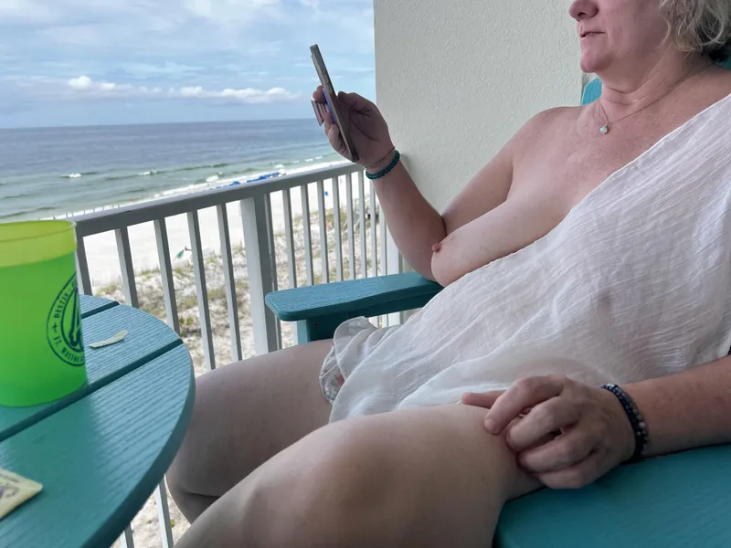 Thumbnail Beach Vacation Morning Saggy Style with Frisky_Vanilla