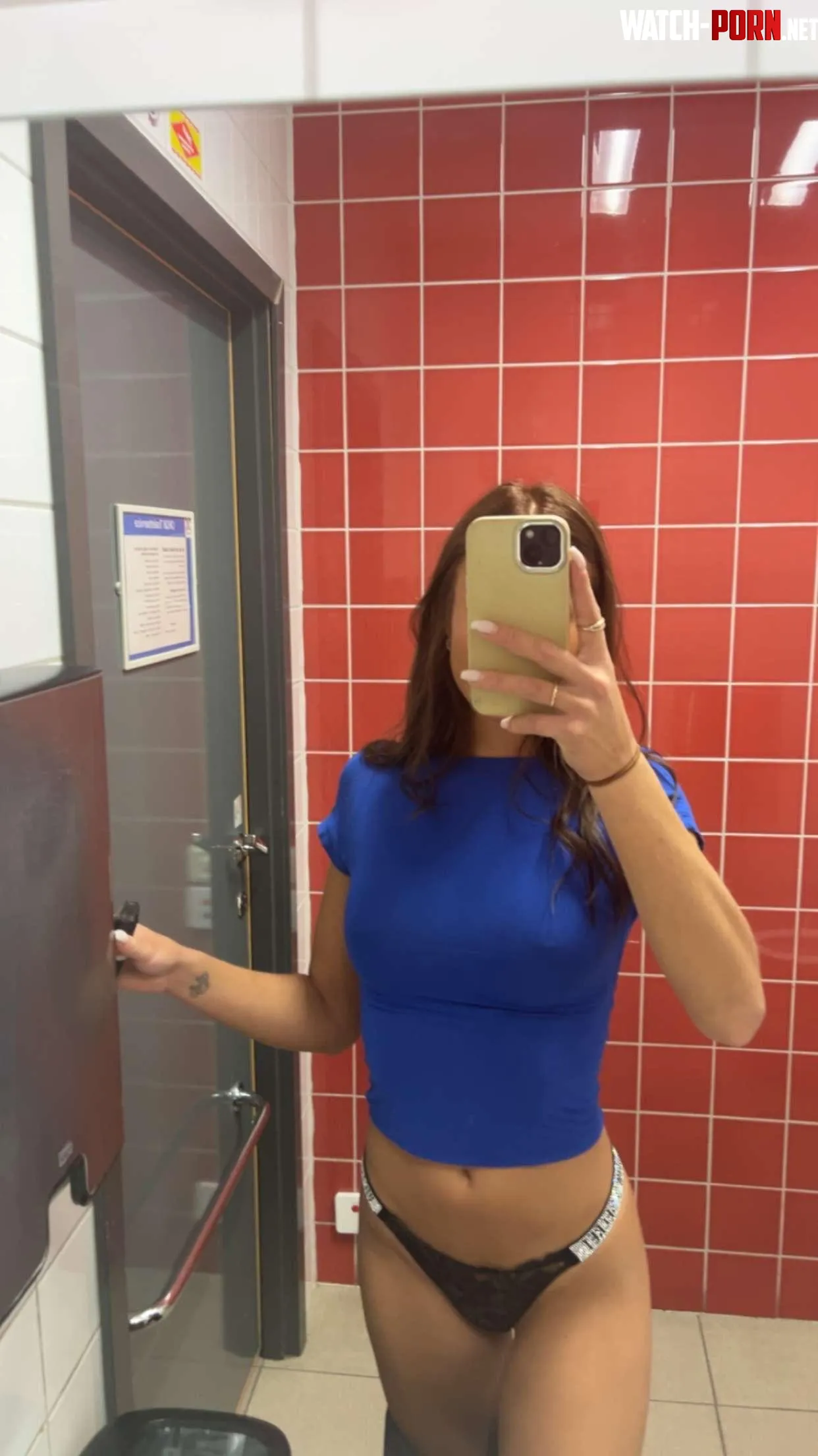 Busig på jobbet😌 by Emmafinest