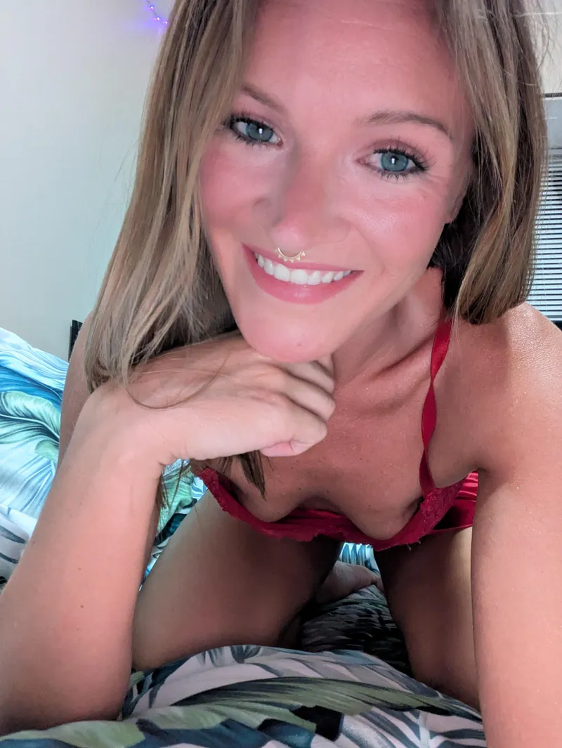 Thumbnail Innocence and Seduction with PurpleDarling92 | Author: PurpleDarling92 | OnlyFans101 Category
