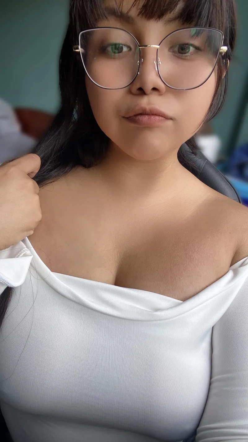 Thumbnail Surprising Your Boss with Braless Sophistication | SexyAzucena