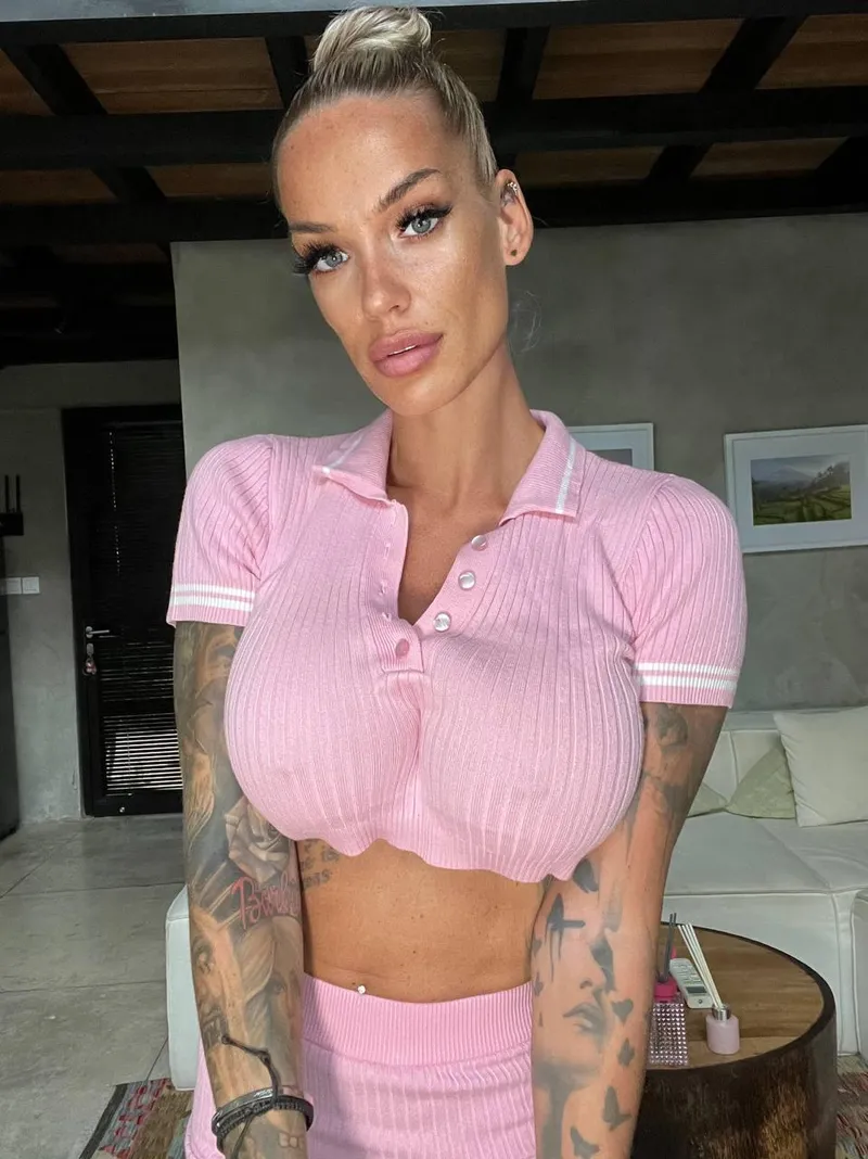 Thumbnail Sunkissedbabesxo Radiates Heat in Croptop Style
