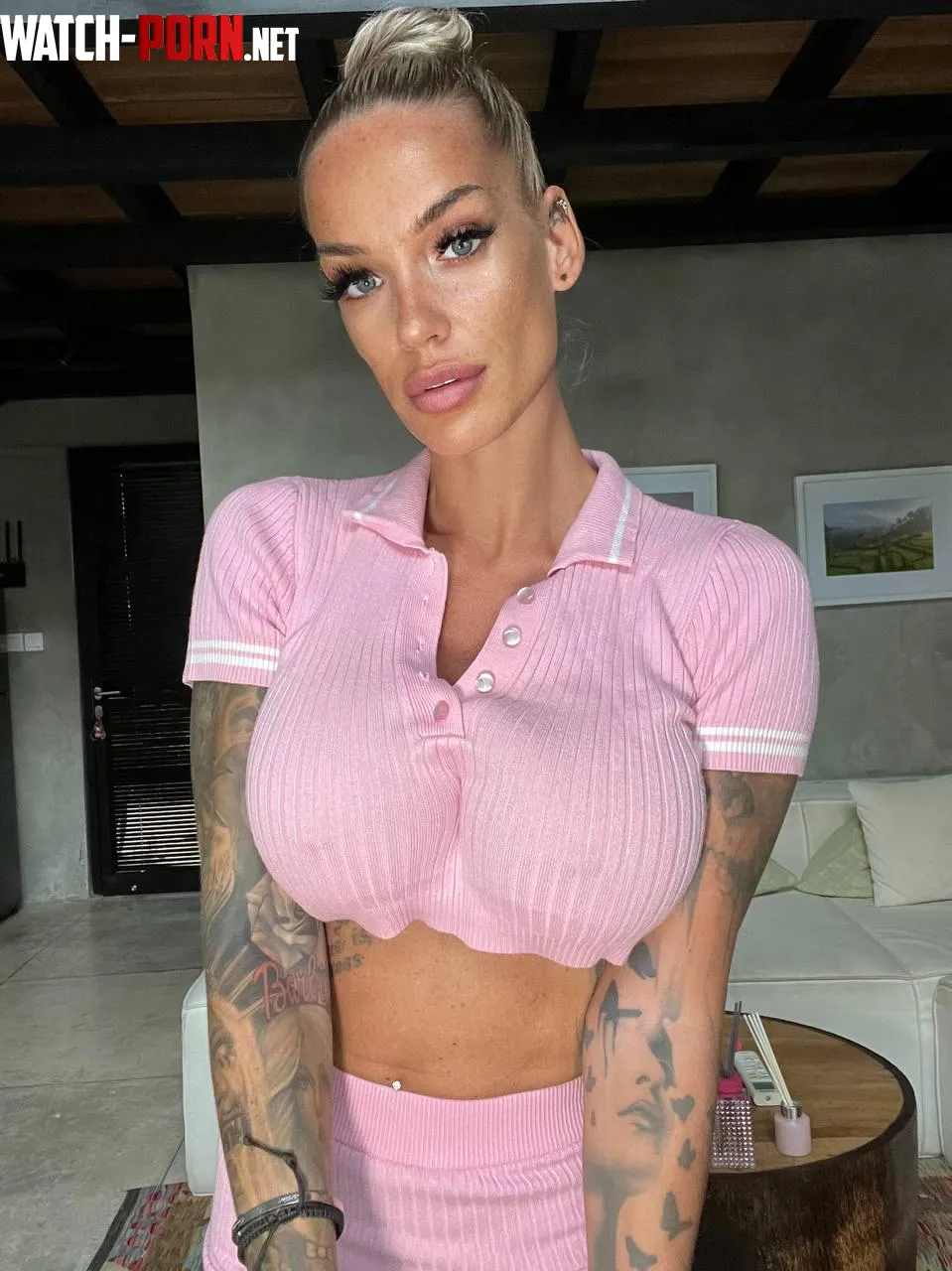 I love my croptop here. I feel so hotttt by Sunkissedbabesxo