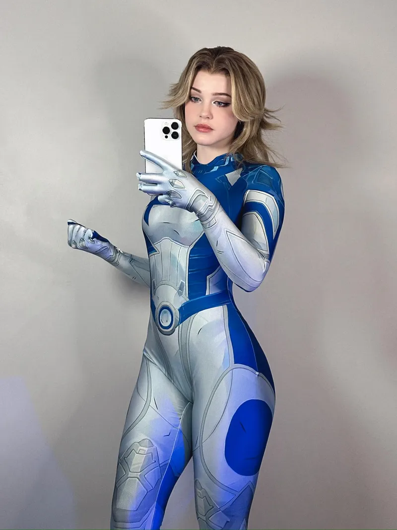 Thumbnail egirlcake's Creative Rendition: Invisible Woman Cosplay Magic | cosplaygirls