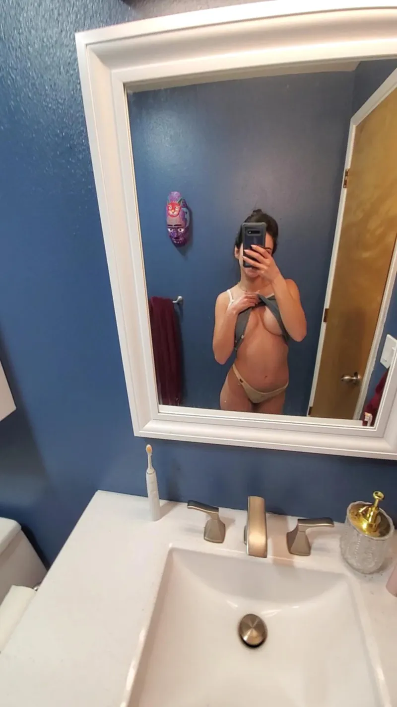Thumbnail Under boob is seriously hot by hayley_and_kian