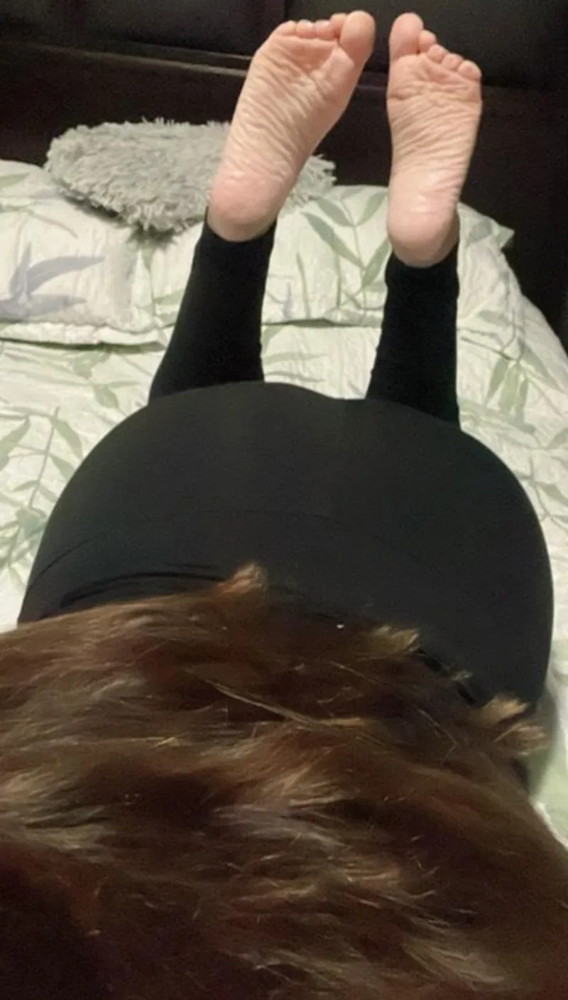 Thumbnail The Perfect Combo: Wrinkly Feet and Round Ass Fetish by CatalinaBustamante