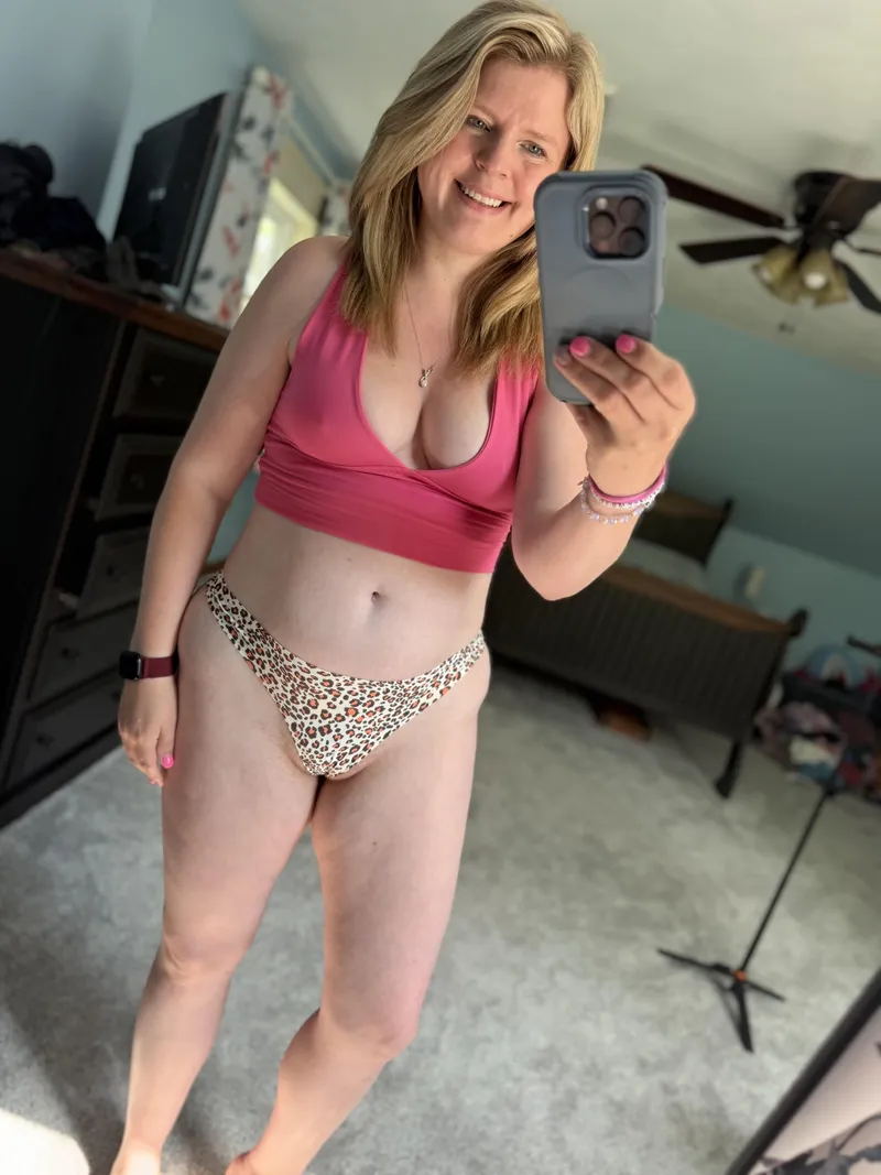 Thumbnail Sensual Longing: tightpixienurse Awaits Hot July
