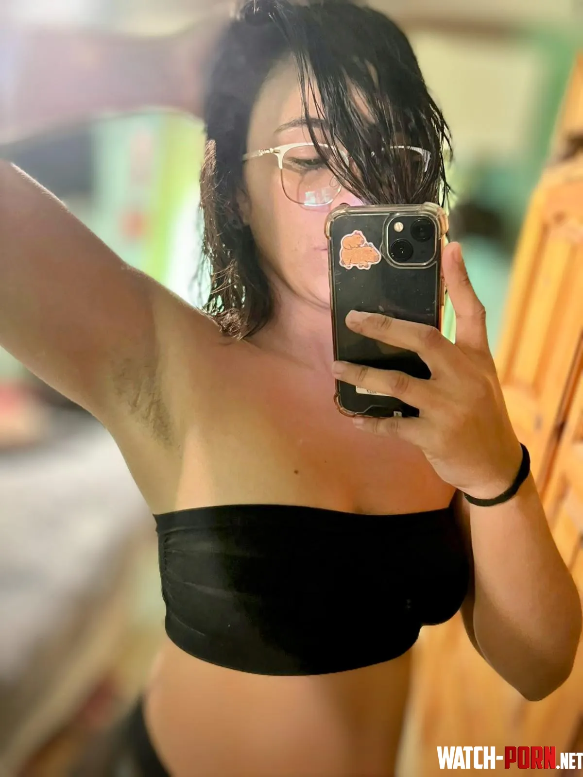 This sweaty armpit isn't for everyone... It's only for those who know what it means to desire the scent of their goddess, for those who moan just by seeing her raise her arm. by Morebruu