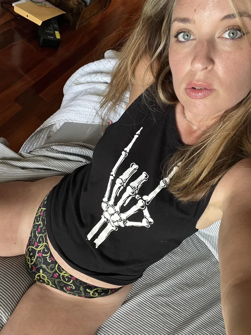 Thumbnail Lyric in My Head Wishes You a Happy Monday - Milfie Vibes