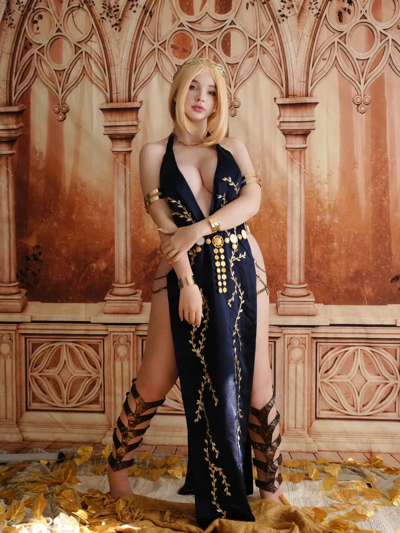 Thumbnail Mikomin's Royal Transformation: Queen Marika Cosplay Unveiled | cosplaygirls
