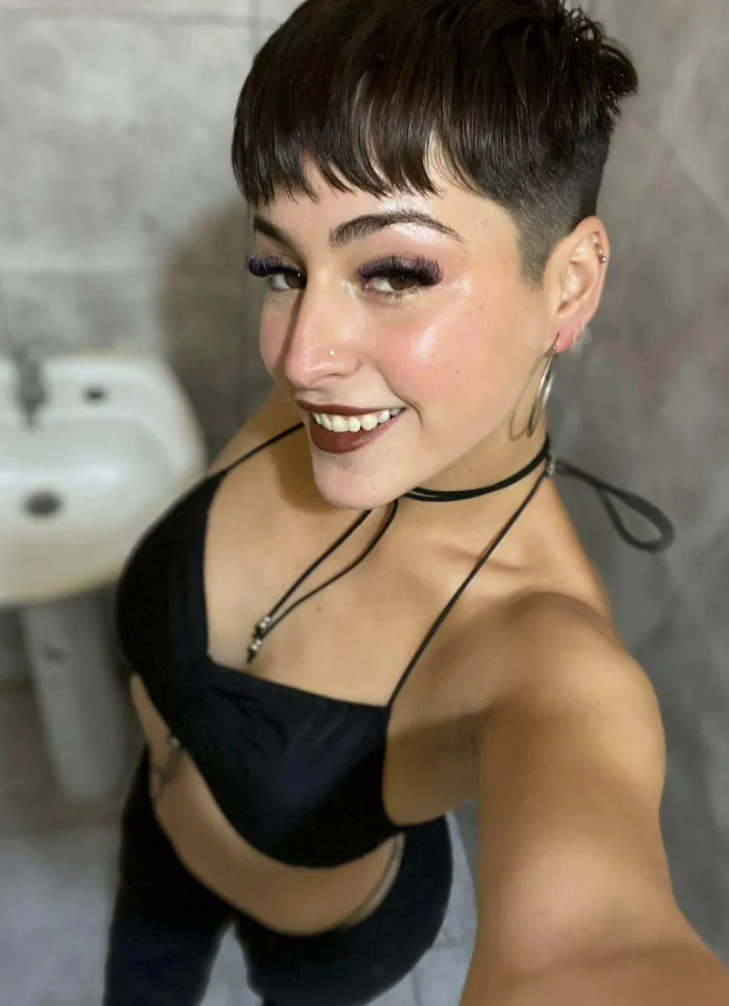 Thumbnail Nikkikikiriki Basks in Breeze and Compliments