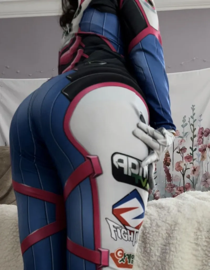 Thumbnail Overwatch's Dva Cosplay by LovelyLex69 | CosplayButts