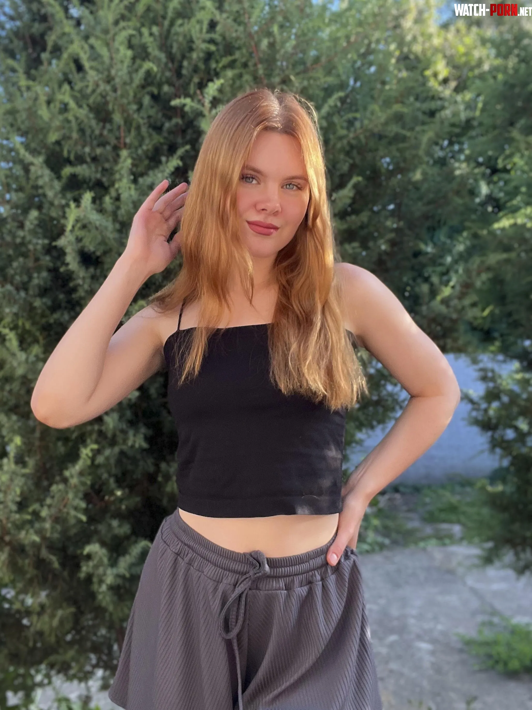 Simple black top for an evening stroll <3 by wobblytart
