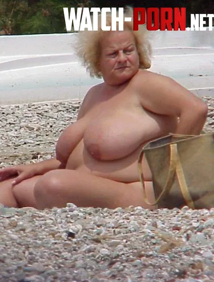 Beautiful old milf by Green-Salary9555