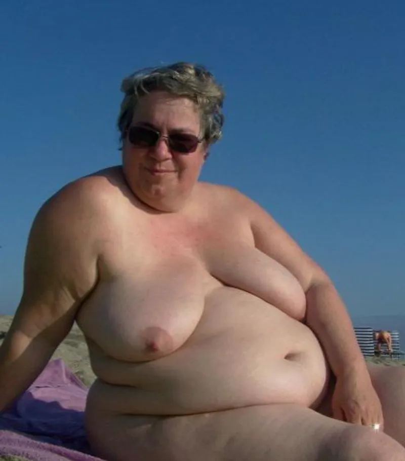 Thumbnail Green-Salary9555's Delight: The Mesmerizing Fat MILF Beauty