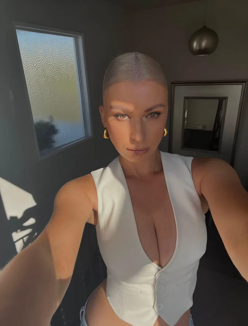 Thumbnail lilbabyclaud Slays the Classy Look - A True Fashionista