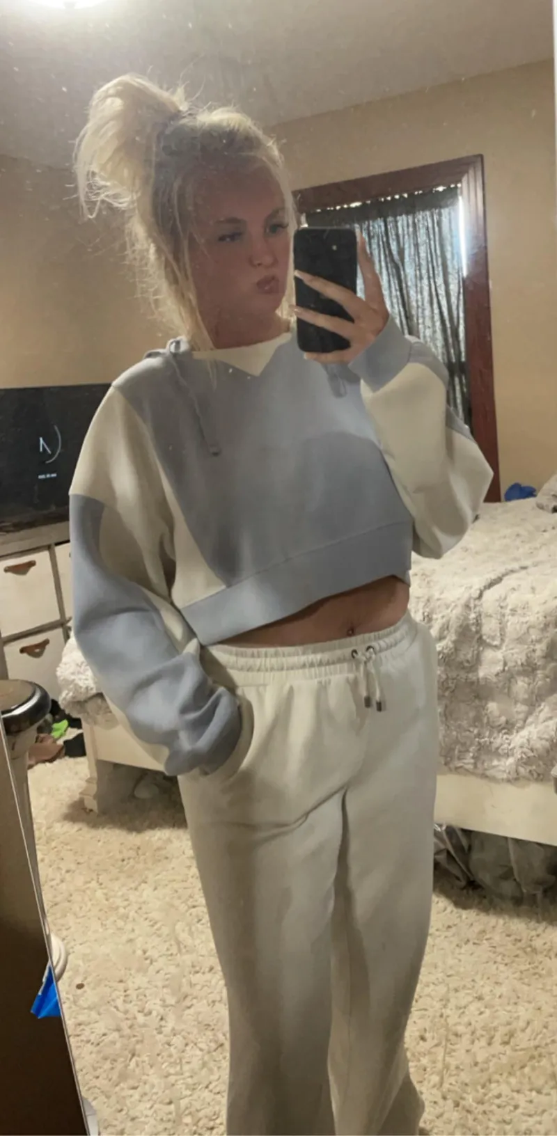 Thumbnail Unleashing Confidence - Favorite Outfit Revealed