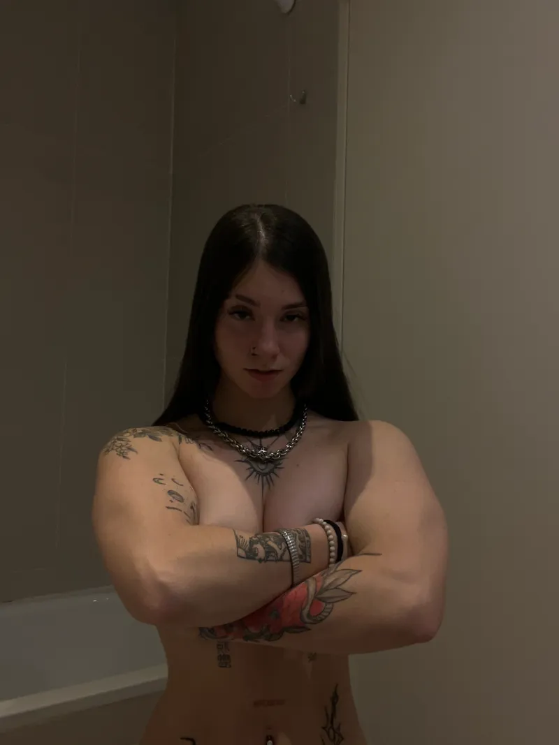 Thumbnail EasterlyOcean's Strength: Muscles to 'ruin other girls for you'