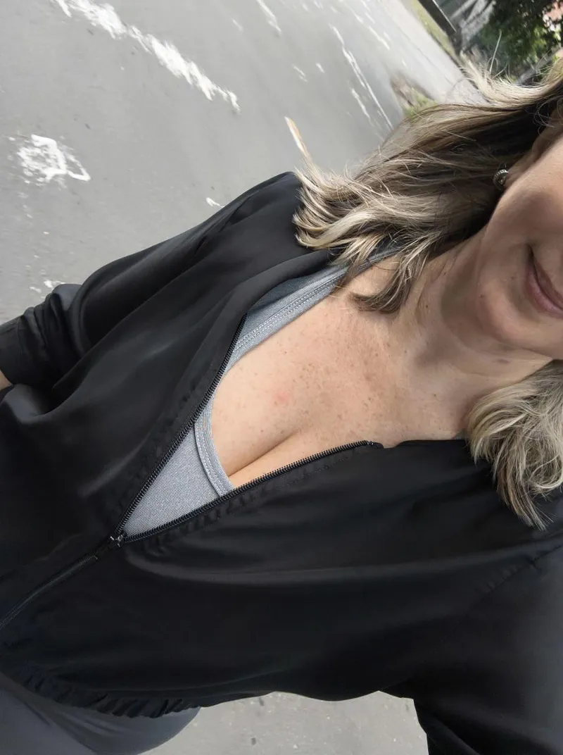 Thumbnail Office Elegance: sarahmoom's Cleavage Display Today (cleavage)