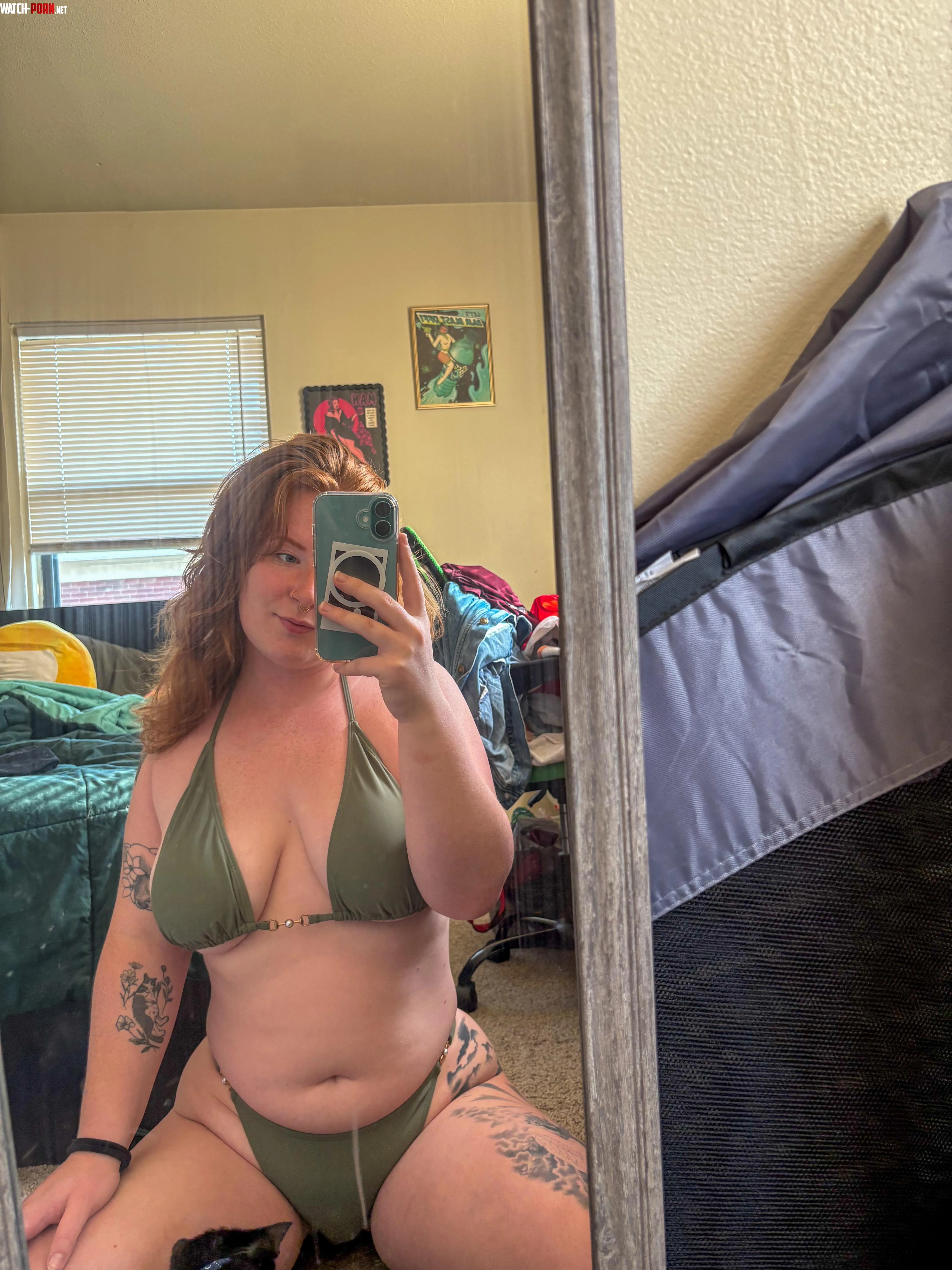 I think green is my color by jadeebabee