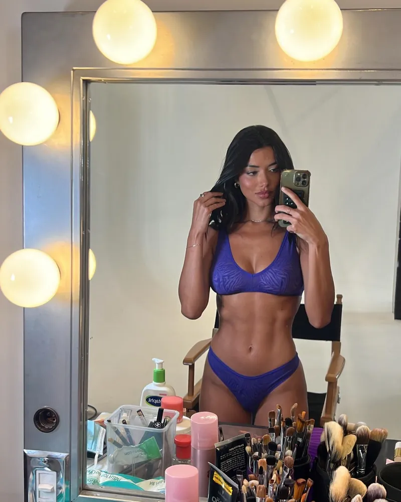 Thumbnail Rayanne Bitancourt Stuns in Recent Modeling Shots