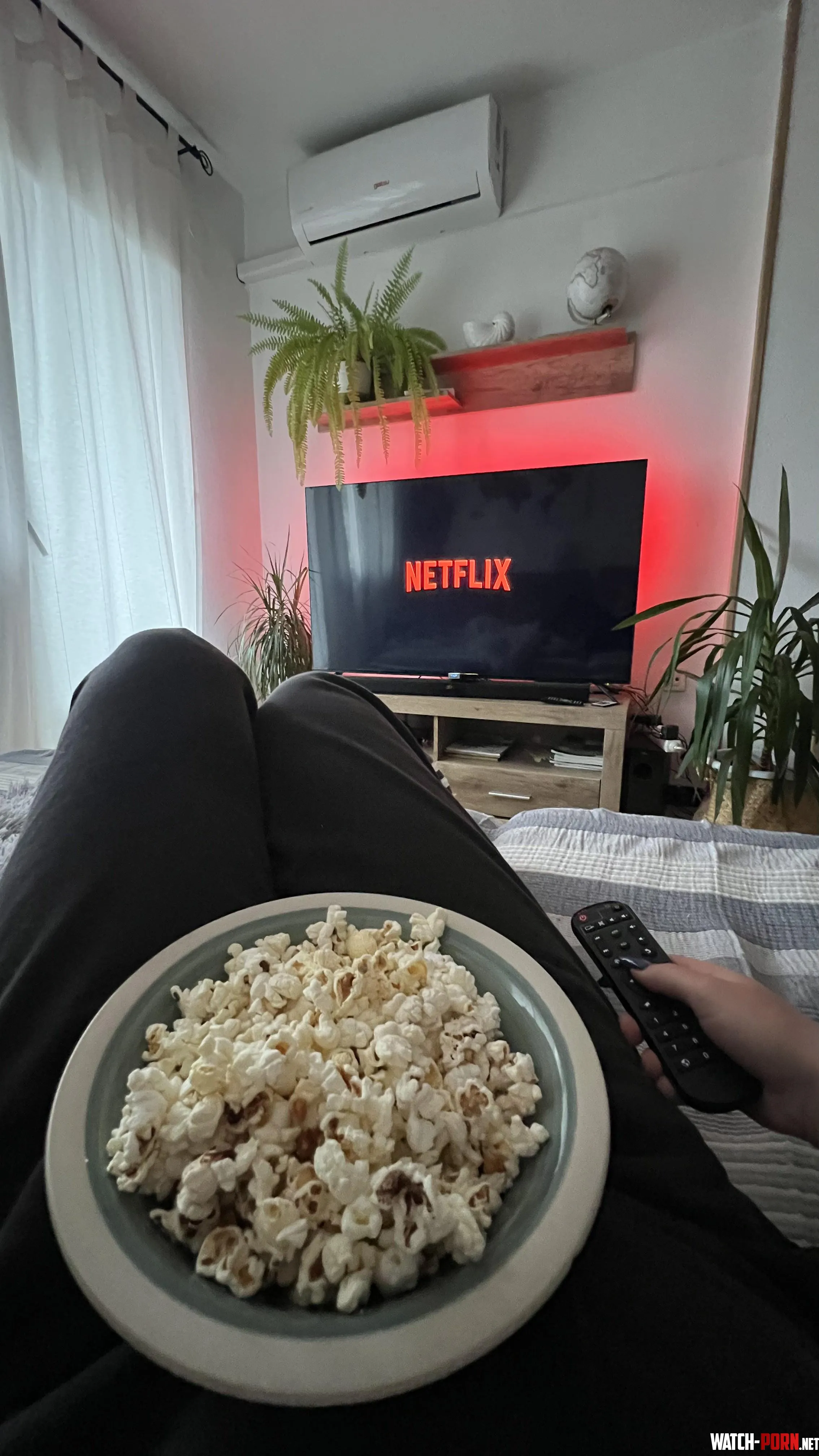 Netflix and chill någon? 🤭 by Altruistic_Top9946