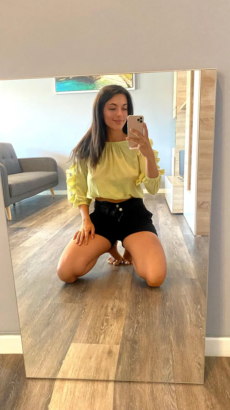 Thumbnail Exploring MirrorSelfie Poses: Would you mind sticking it in? by sunnymarie27
