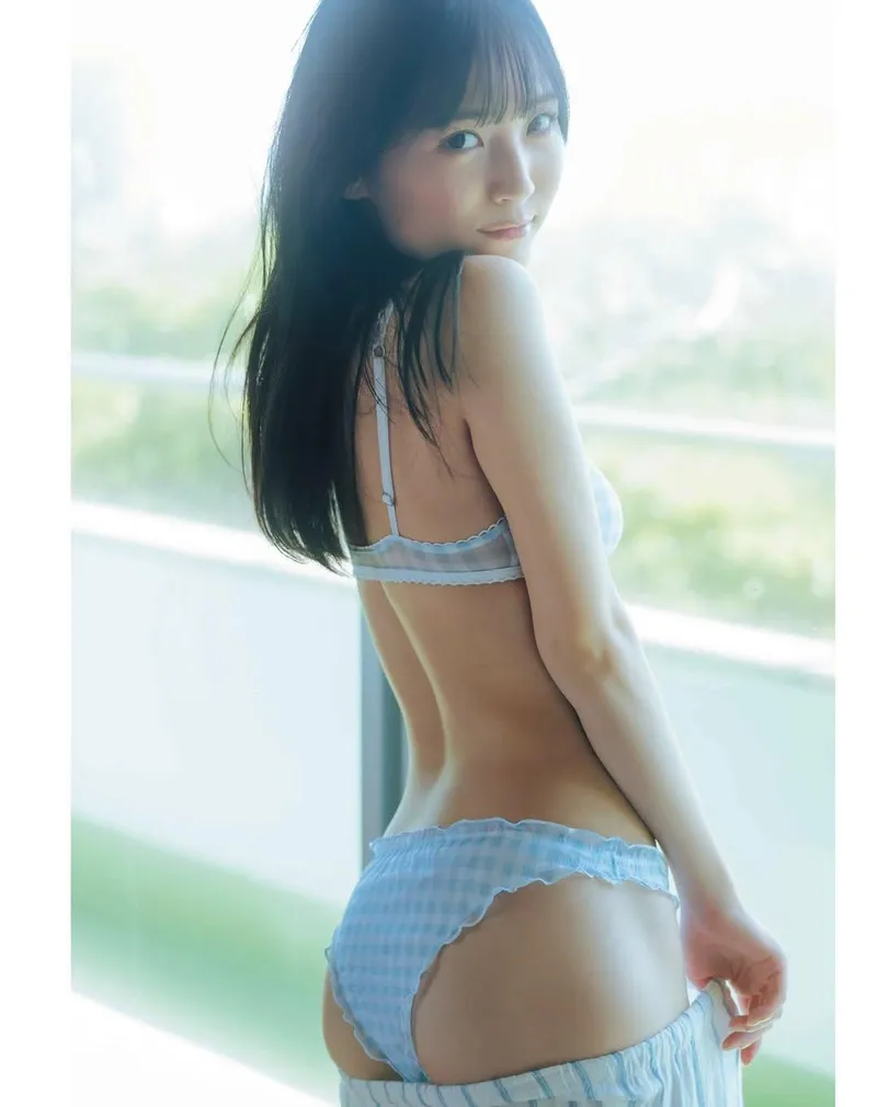 Thumbnail Exquisite Elegance: Yura Yura Captured by RedditKai_Emi