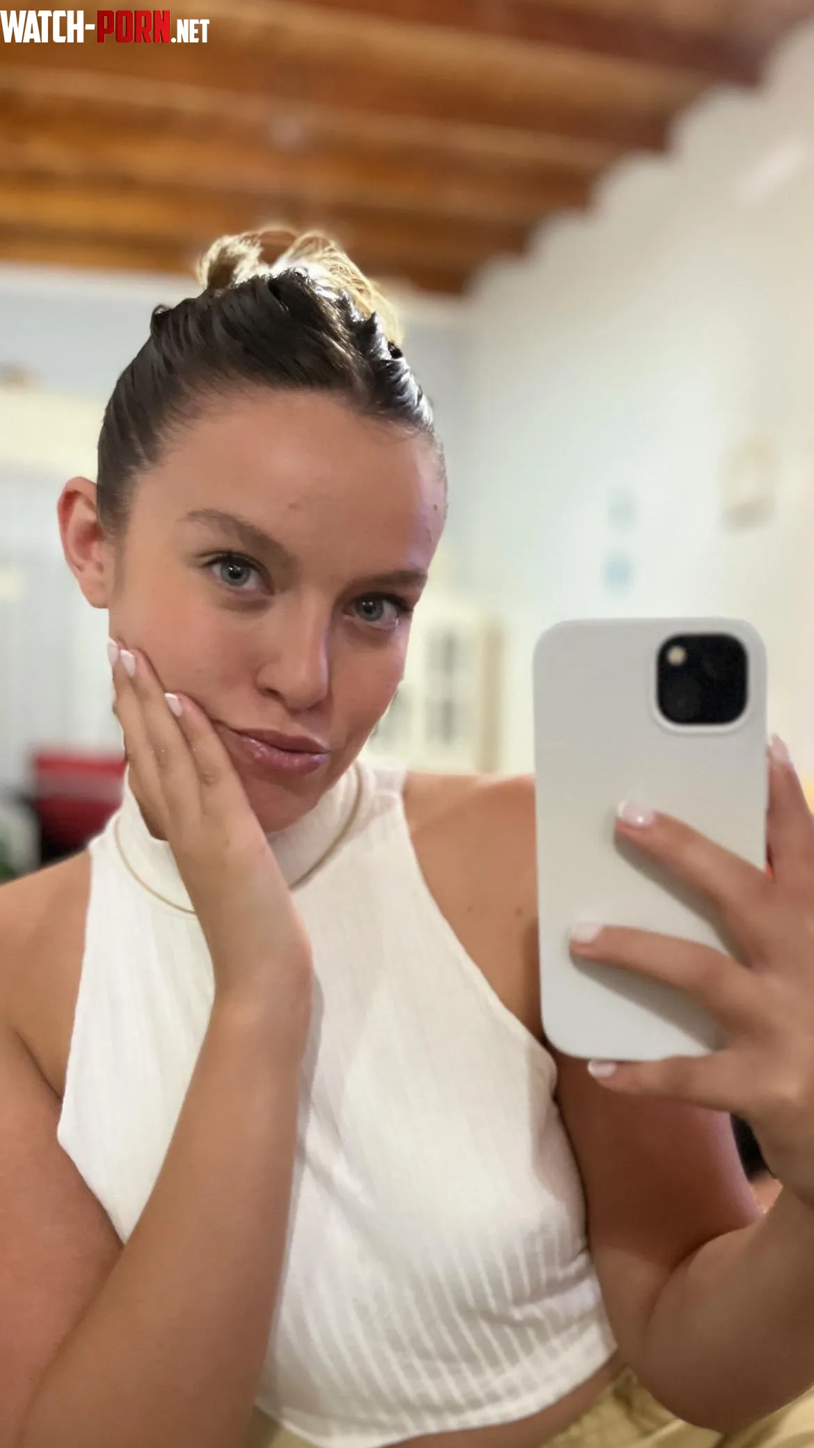 Mirror selfies hit different when you’re feeling yourself by Kitty_Owl