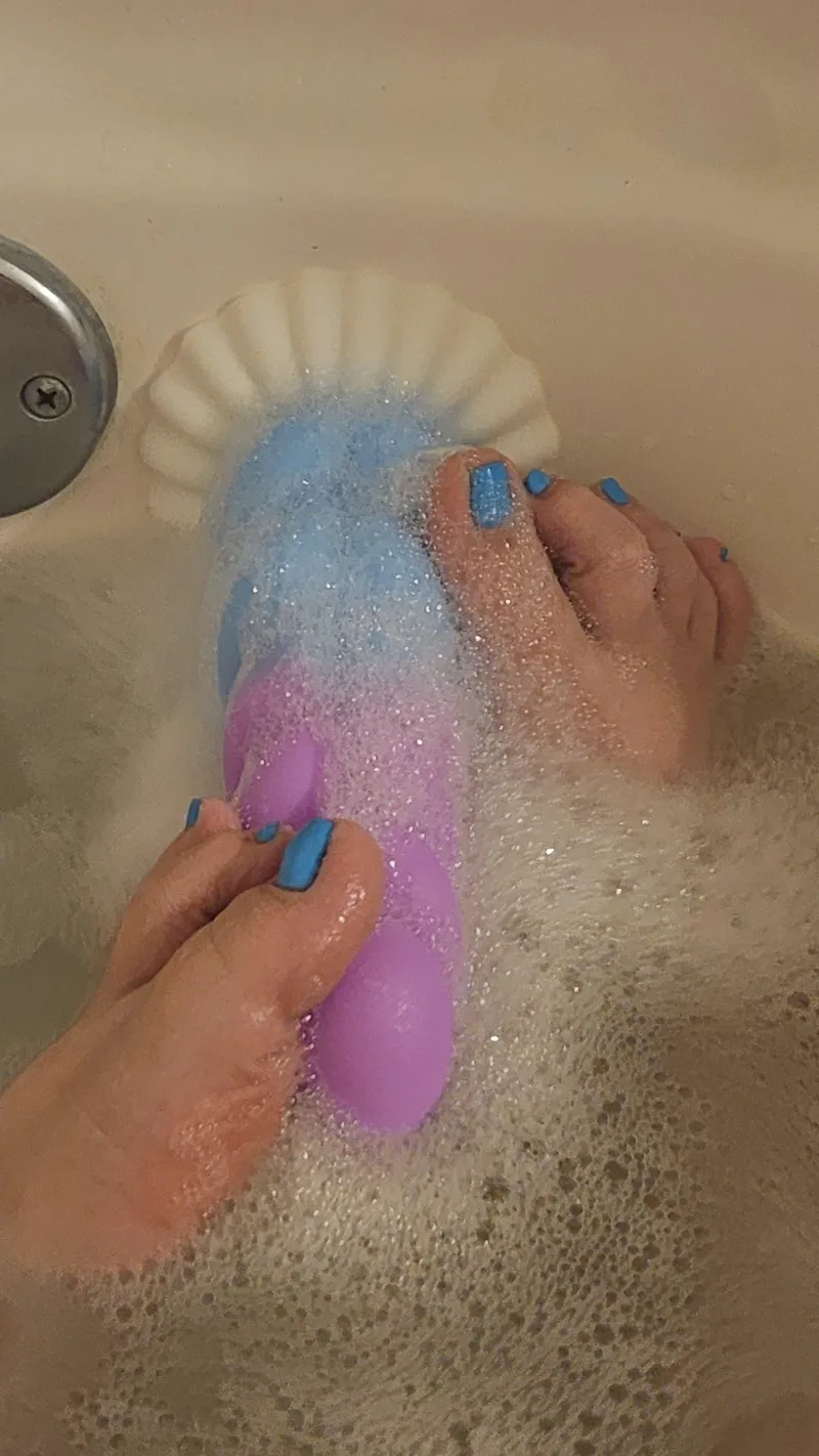 Thumbnail Your foot fetish is consuming you... but with toes like mine, I could never blame you. by tophseeswithfeet