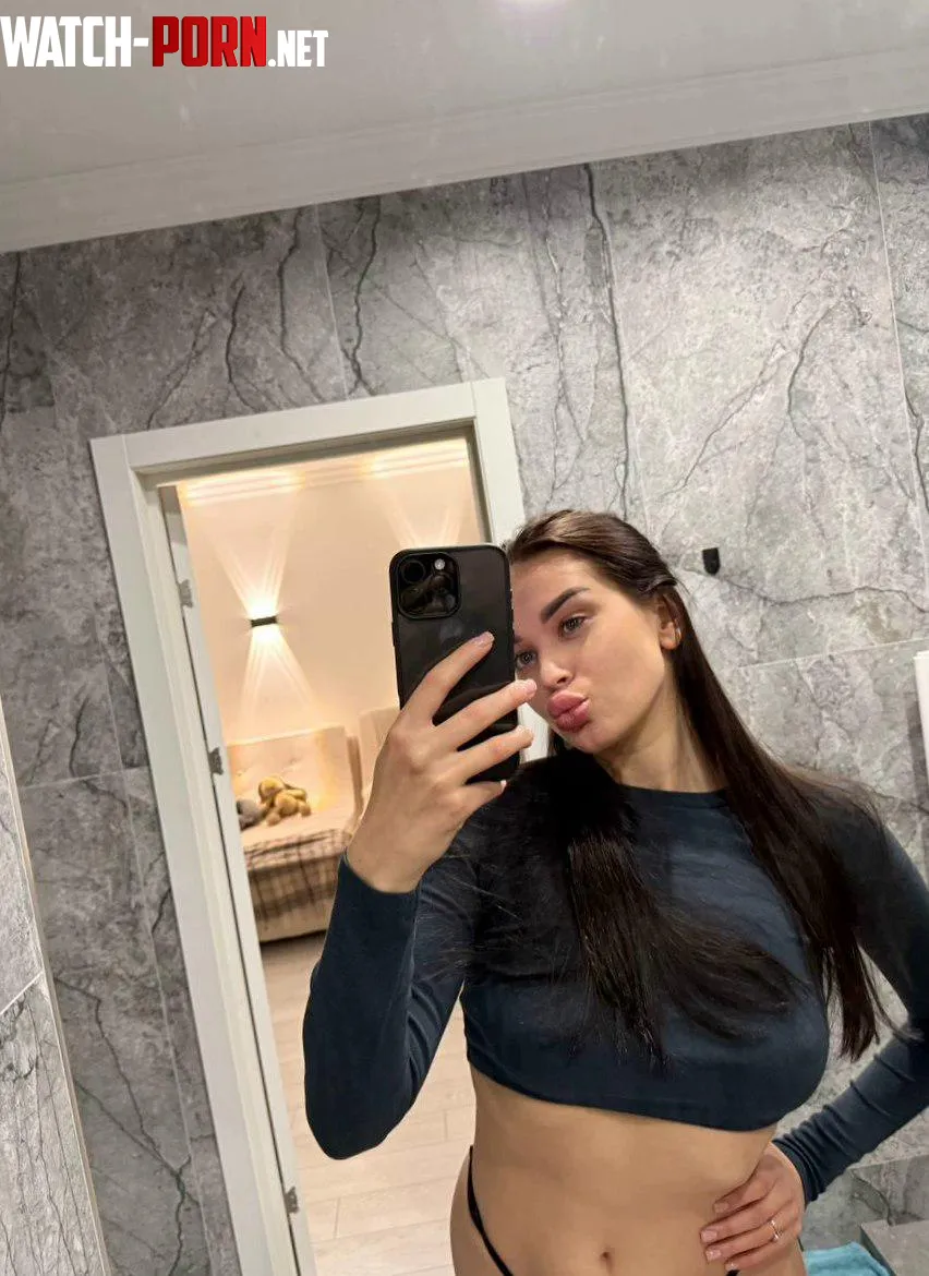 When the crop top fits, i post it by NikitaG00