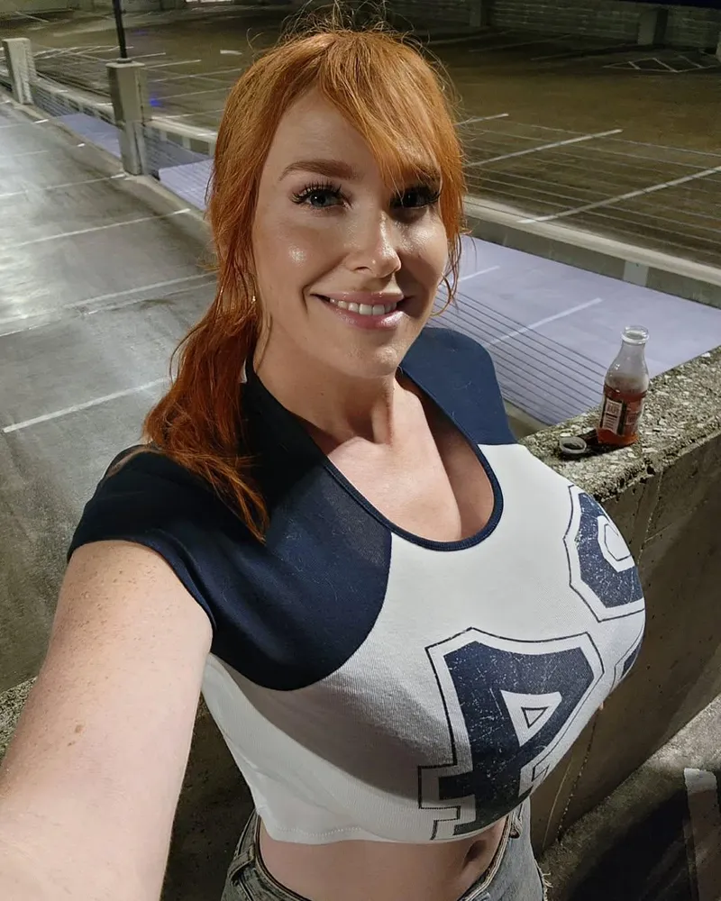 Thumbnail Indulge in Busty Red's Allure by Shaolin6945 in 2busty2hide