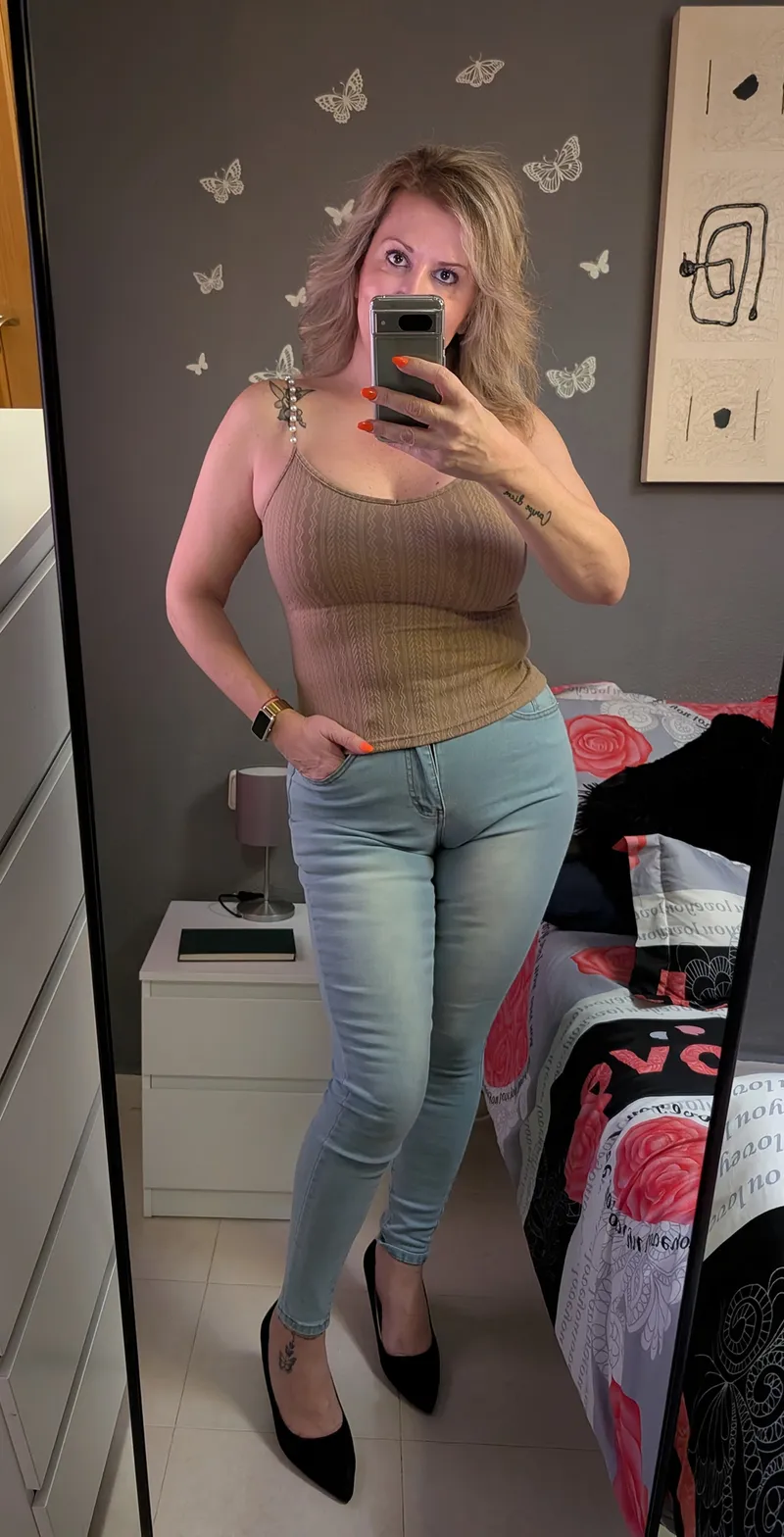 Thumbnail Meet Missjonner74 - Just a 50yo Mom's MirrorSelfie