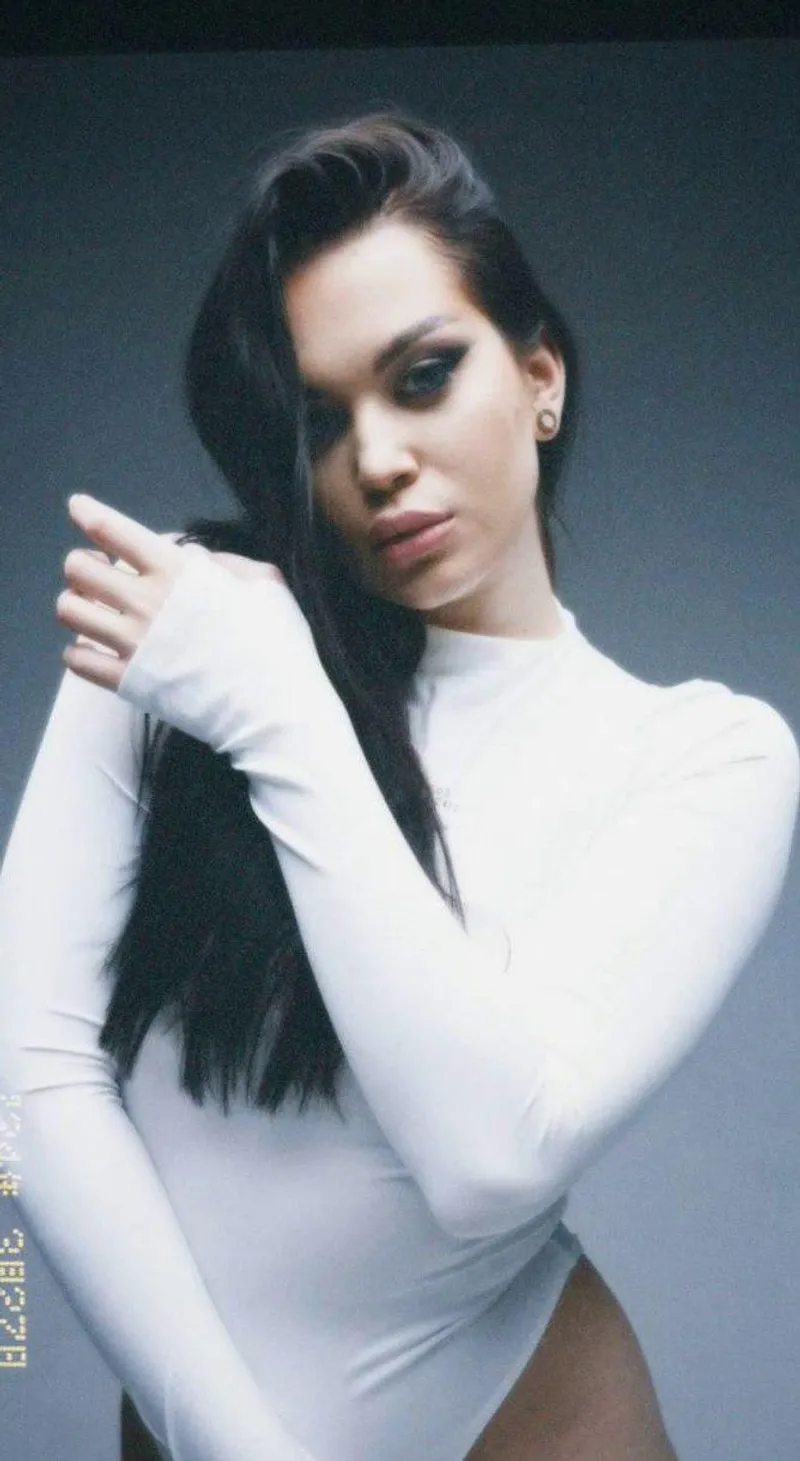 Thumbnail Elegant Baddie Era: NikCatzi's Style Statement by NikCatzi