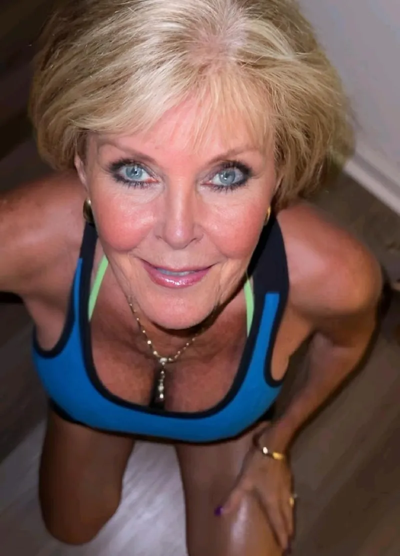Thumbnail Seductive Gaze: bihock1's Intriguing Perspective - gilf
