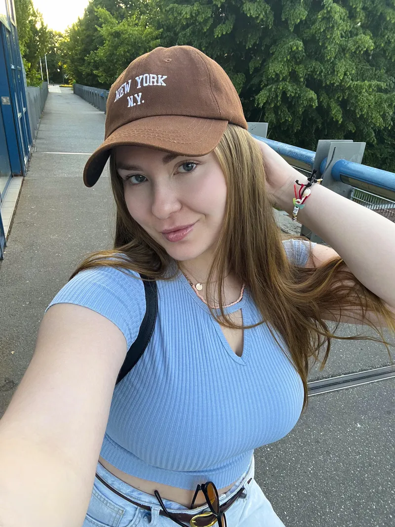 Thumbnail sneezymacaron's Gym Dilemma: Bra or Braless?