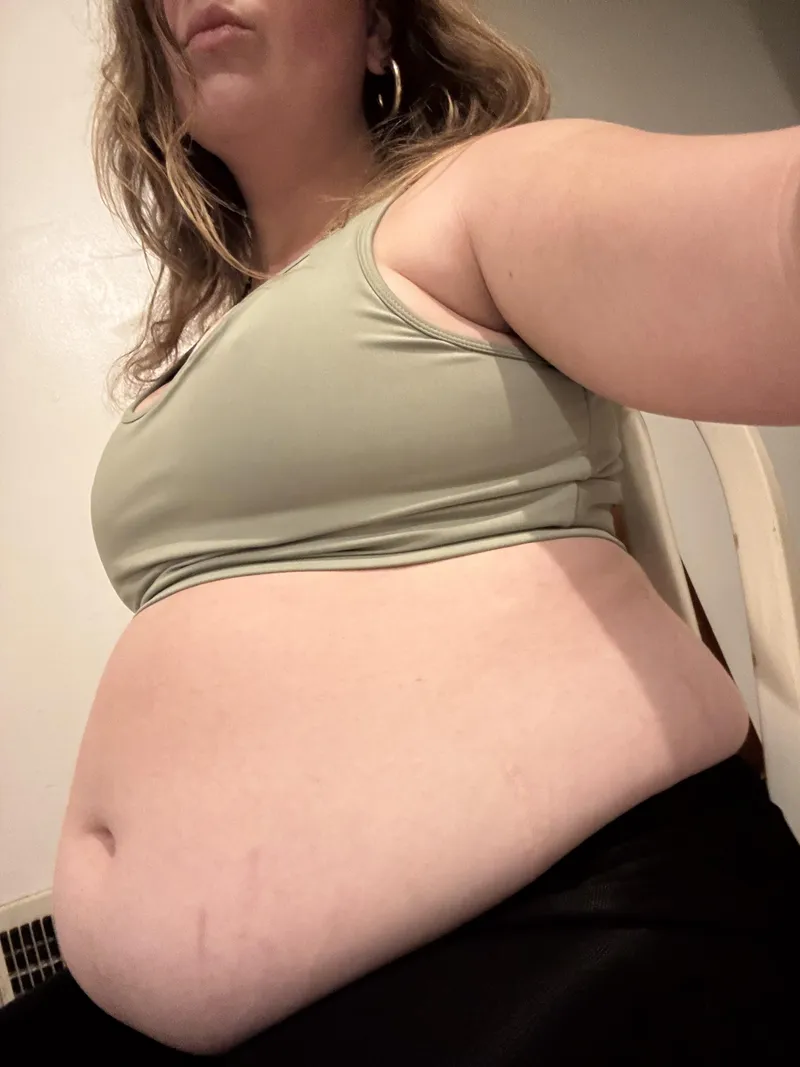 Thumbnail Party_gurl_ in 'Old Workout Clothes 😘' - A Stuffers Reflection