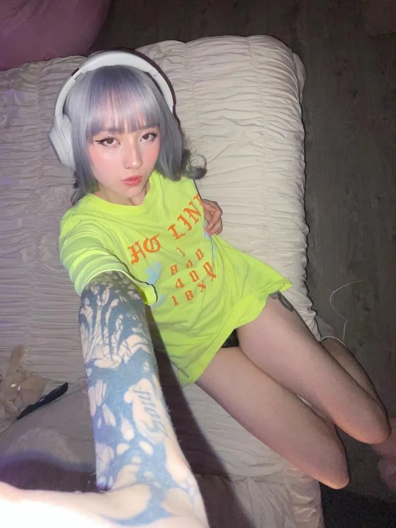 Thumbnail Thighs That Dare: A Tempting Invitation by sarahkrothschild