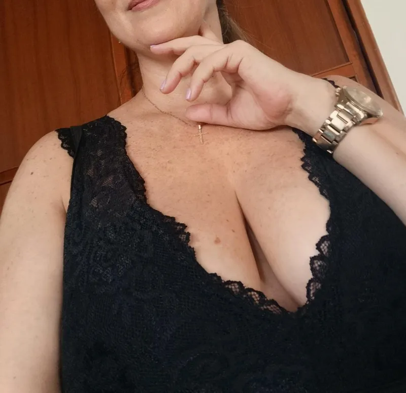 Thumbnail Debating 'Acceptable Cleavage for Our First Date?' by sarahmoom