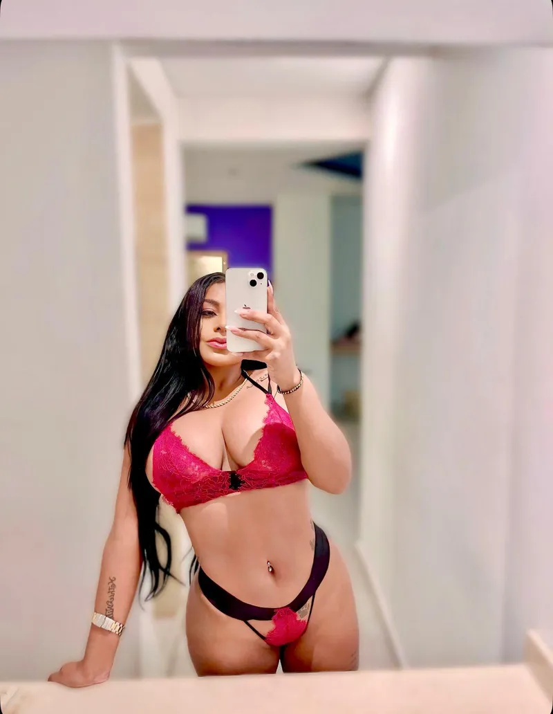 Thumbnail Latina Seduction: A Journey with mwcinauno