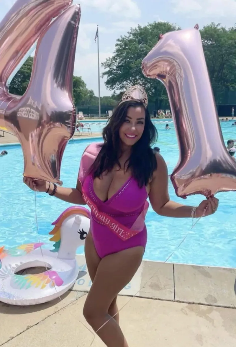 Thumbnail Ok_Flan_3022 Flaunts a Very Busty Milf in One Piece