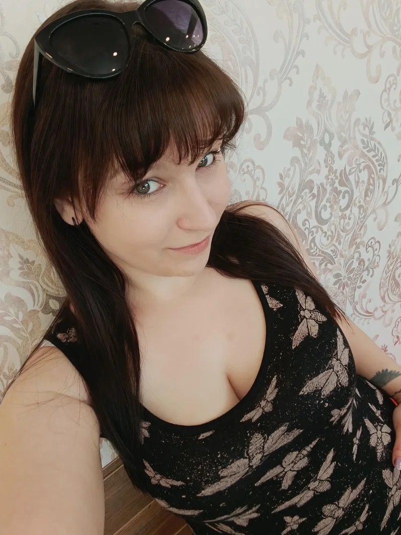 Thumbnail Flaunting Curves with a Smile in mycleavage by Noriko-san