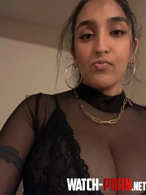 Love when the busty wife shows off those big tits. by HeadDiffXxX