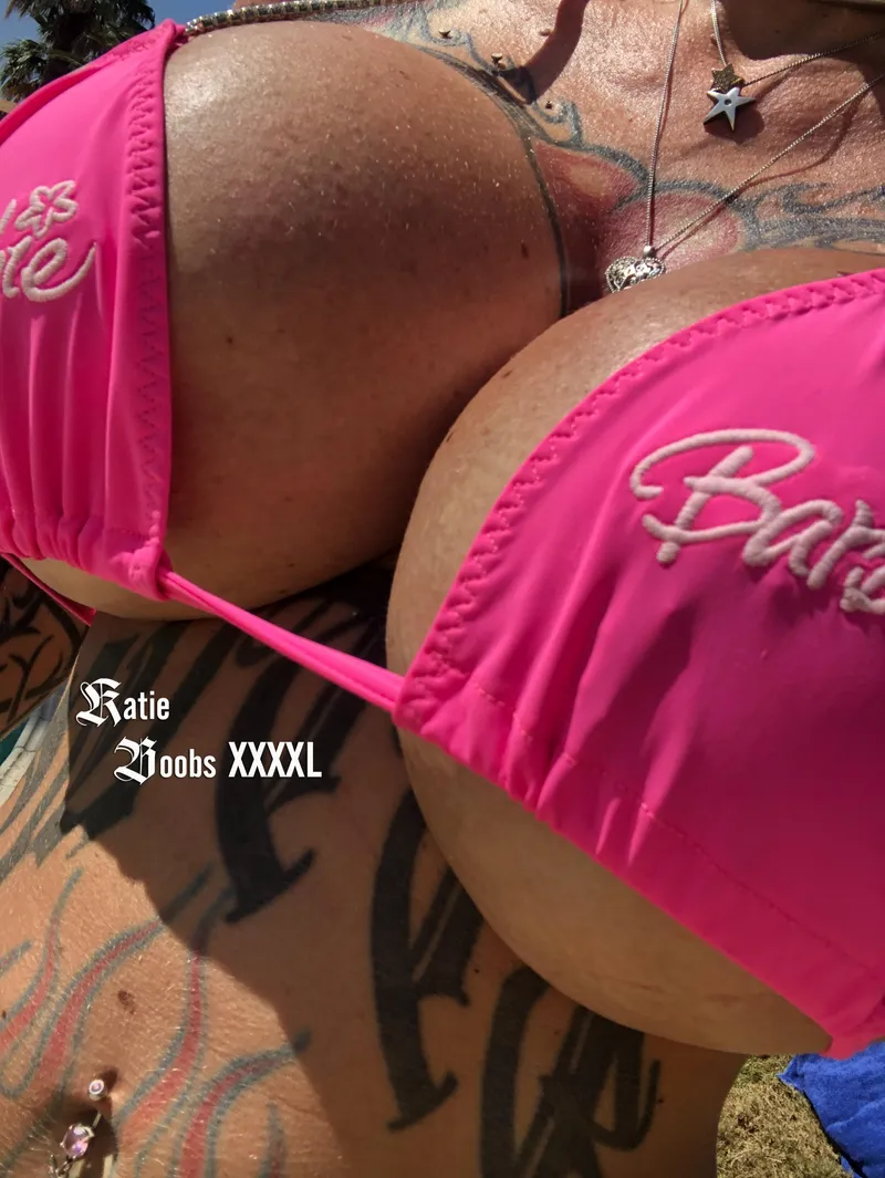 Thumbnail Brain Off, Boobs Out: Explore the World of Bimbo Fetish with KatieBoobsXXL