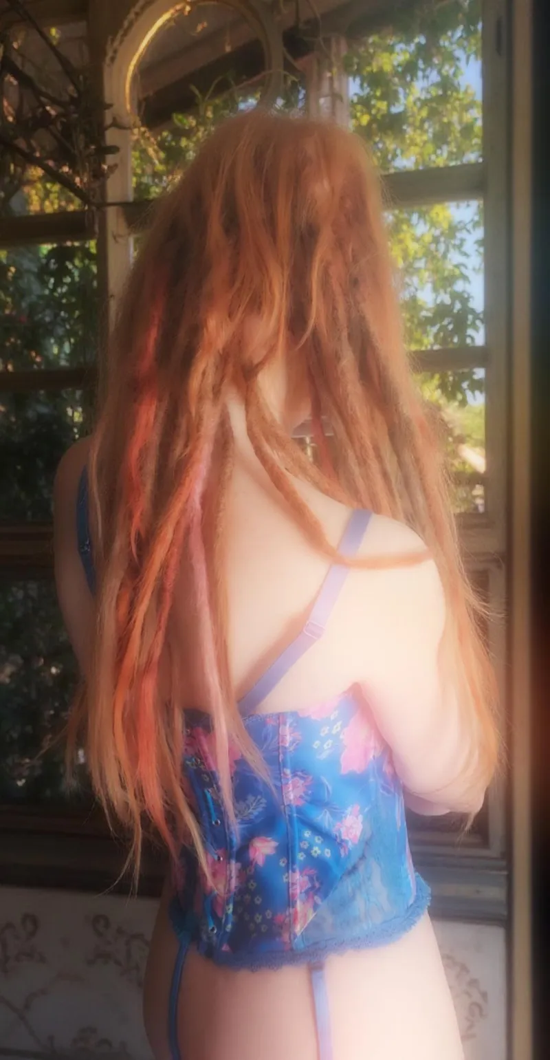 Thumbnail Embracing Love for Travel: Scarlet Lockhart's Journey | ginger