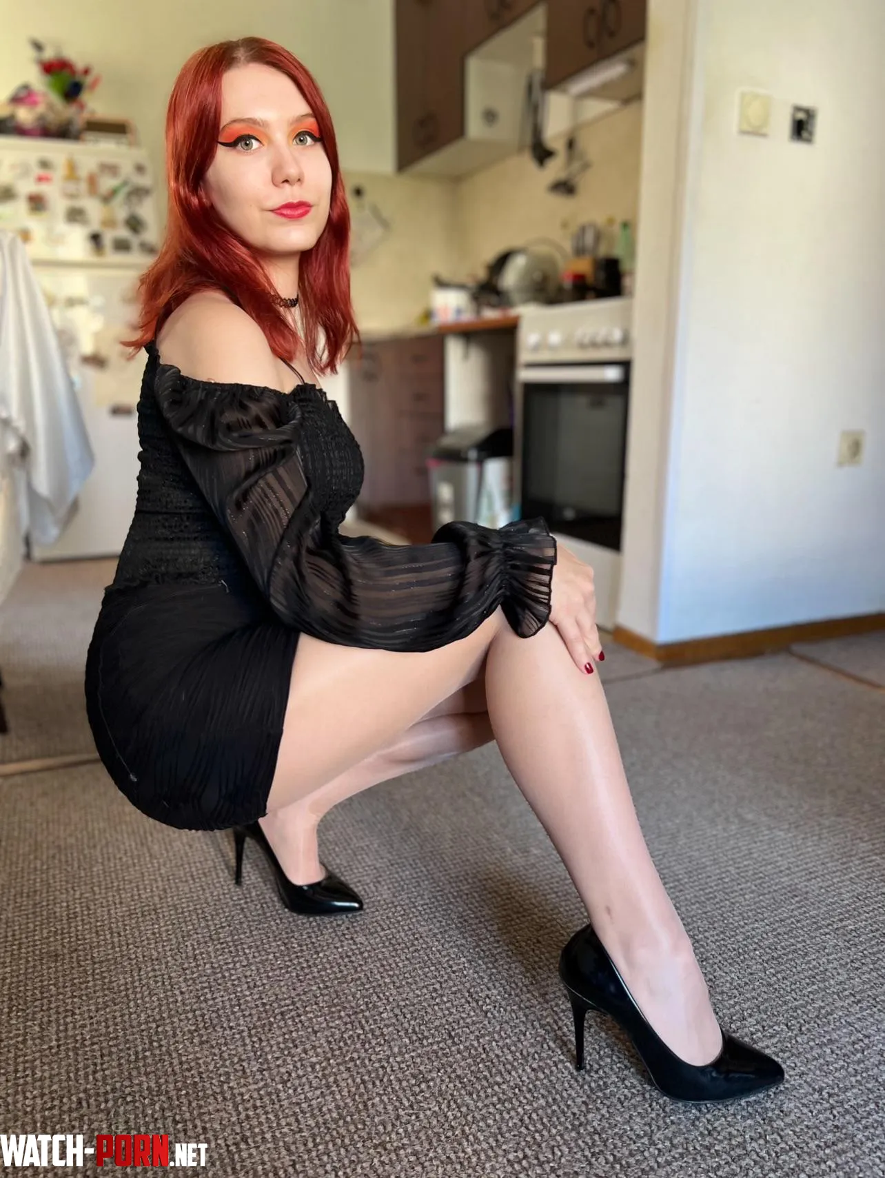 Pantyhose and heels by ichigo_emaa