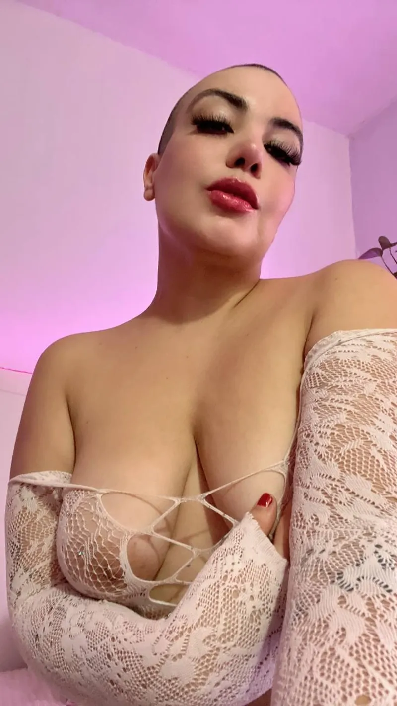 Thumbnail cherrypieok Explores the Allure of Short Hair | shorthairchicks